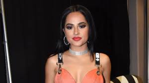 Los fans llevaban unos días anticipándolo, y este viernes big hit entertainment lo ha confimado: El Secreto A Voces De Becky G Y Bts Llega El K Trap