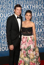 Who is ashton kutcher married too? Fans Are Baffled By Mila Kunis And Ashton Kutcher S Huge Farmhouse