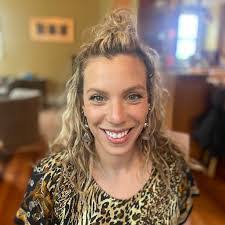 Chelsea Bernstein's Instagram, Twitter & Facebook