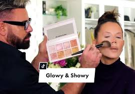 Have you tried our Glowy & Showy Highlighter Palette?✨⚡️ #glowymakeup  #highlighterpalette #scottbarnescosmetics #celebritymakeupartist