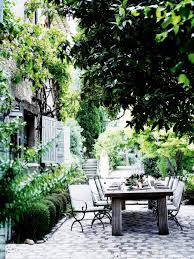 Un Reve Provencal Pieces A Vivre Dans Le Jardin Jardin De Reve Et Idees De Patio