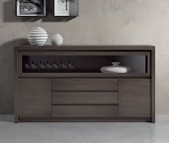 Viene con una tapa de madera en color natural elevada, sobre una estructura con 4 puertas disponible en colores blanco y negro. Pin En Aparadores Modernos