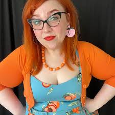 By blending personal experiences with short jokes and one-liners, Lena  Beamish is able to connect with the audience in spite of being