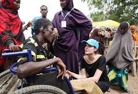 Angelina Jolie Visits Dire Refugee Settlement On Kenyan Border With Somalia Angelina Jolie Charity Angelina Jolie Photos Anjolina Jolie