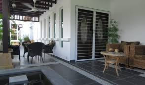 Percantik dekorasi rumah dengan menggunakan tirai benang minimalis dan penuh warna. Hidup Kena Berjiran 8 Inspirasi Indahkan Anjung Rumah Anda Propertyguru Malaysia