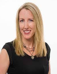 Leanne Dunk's Instagram, Twitter & Facebook