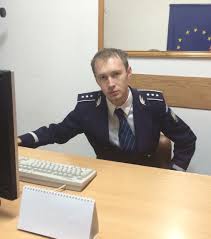 „deși meseria de polițist de frontieră implică foarte multe rigori și responsabilitate, este și profesia care îţi oferă un anumit statut social, îți dă posibilitatea să aperi. I P J Arad PoliÈ›ia OraÈ™ului NÄƒdlac