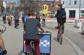 With treat williams, udo kier, lori loughlin, blake clark. Critical Mass In Halle Wieder Gestartet Hallesche Storung