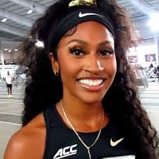 Camille Downs's Instagram, Twitter & Facebook