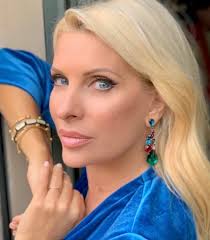 Σε προχωρημένες συζητήσεις φαίνεται πως βρίσκεται η ελένη μενεγάκη με το mega του βαγγέλη μαρινάκη προκειμένου να επιστρέψει στην τηλεοπτική μας πραγματικότητα. Elenh Menegakh Ti Dwro Phre Gia Thn Hmera Ths Gynaikas Vita Gr