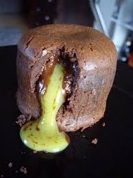 Moelleux Au Chocolat Noir Et Son Coeur Coulant De Pistache Moelleux Au Chocolat Gateaux Et Desserts Recette Dessert