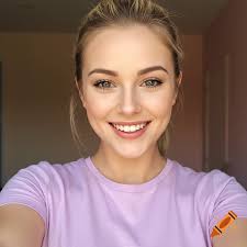 Woman resembling Ella Parnell and Jenna Coleman