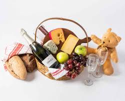 Olá pessoal, no vídeo de hoje estamos em um clima romântico kkk. Cesta Dia Dos Namorados Cafe Da Manha Isabela Flores