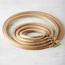 This embroidery hoop set contains 4 pieces, circular in shape, and each hoop has a different diameter. Nurge Embroidery Hoops Standard 8mm