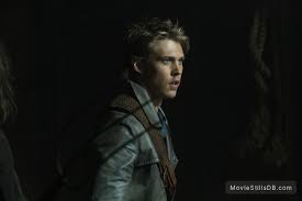 Amberle and eretria run from bloodthirsty elf hunters who relish in cutting off elves' ears for fun, while wil searches for them with the help of an unexpected. The Shannara Chronicles Episode 2x02 Publicity Still Of Austin Butler