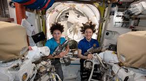 If you're interested, just show up, as the. Nasa Erster Weiblicher Ausseneinsatz Auf Der Iss Der Spiegel