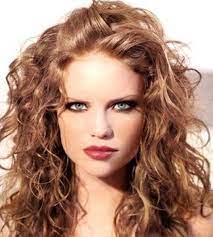 Ecco le tendenze tagli capelli ricci dettate dai parrucchieri famosi con. Foto Rimedi Naturali Come Prendersi Cura Dei Capelli Ricci La Banana E Il Miele Sono Ottimi Per Idratare Cura Dei Capelli Capelli Ricci Capelli Ricci Crespi