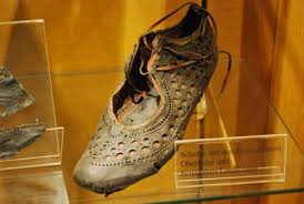 Museum Of Artifacts Roman Shoe Found In A Roman And Greek Art Historical Shoes Old Shoes Roman Clothes