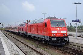 Der erfurter hauptbahnhof gehört zu den wichtigen knotenpunkten des deutschen eisenbahnverkehrs. Mainlinediesels Net De Old And New Together Br 245 And Br 218