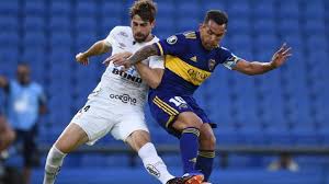 Marcos rojo, de boca, intenta ante julián álvarez, de river, en el último superclásico, jugado en la como era hábito en el cordobés de barrio las palmas, el vicepresidente de boca juniors les golpeó. Boca Juniors 0 0 Santos Resultado Y Resumen Del Partido Por La Semifinal De La Libertadores Rpp Noticias