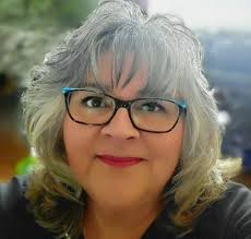 I'm a certified organizing specialist who helps busy, overwhelmed women  find peace and calm in their homes by assisting in clearing their spaces  and minds. I will take you from chaos and