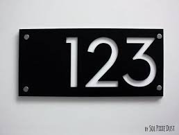 Numeros De Maison Modernes Noir De Rectangle Avec L Acrylique Blanc Adresse A La Maison Contemporaine Plaque De Signe Numero De Porte With Images Modern House Number House Numbers House