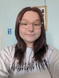 What haircut ideas would suit thin hair in a hot climate without bangs?