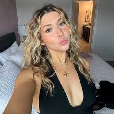 Beth Ostrowski's Instagram, Twitter & Facebook