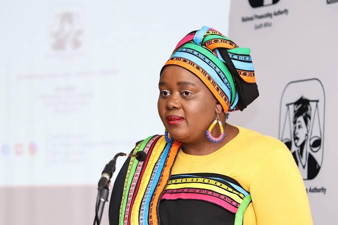 🔴 Justice Minister Kubayi on Court Interpreter Crisis Justice and Constitutional Development Minister Mmamoloko Kubayi has acknowledged the alarming shortage of court interpreters across South Africa. ⚖️ The shortage is causing serious