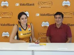 Zehra güneş (born 7 july 1999) is a turkish volleyball player. Worldofvolley Tur W Zehra Gunes Pens A New Deal With Vakifbank