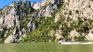 Cu o lungime de 8.4 kilometri, cazanele dunarii sunt de fapt cea mai spectaculoasa. Cazanele DunÄƒrii CroazierÄƒ Pe DunÄƒre È™i Principalele Obiective Turistice
