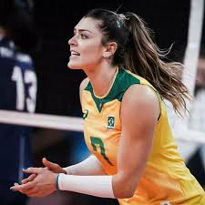 Maria carlos é a mais recente jogadora da equipa sénior feminina de voleibol. P I026ncqxuaam