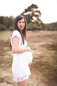 Babybauch Shooting Outdoor Ideen Tipps Outfit Fotografie Frauenposen Blumenmadchen Kleid Bauch Weg