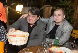 Hudební skladatel ladislav štaidl brání svou bývalou partnerku i teď, když tragicky ukončila svůj život. Ladislav Staidl 73 Rozchod Po 17 Letech Zbyl Mu Jen Artur Blesk Cz