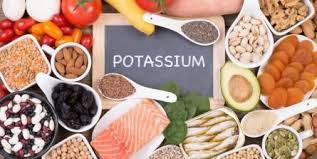 De Tres Nombreux Aliments Courants Contiennent Du Potassium Une Alimentation Normalement Equilibree Aliments Riches En Potassium Alimentation Recettes Minceur