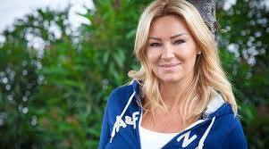 Fizy milyonlarca şarkı, video klip, onlarca radyo kanalı ve fazlasına ulaşmanı sağlayan dijital müzik platformudur. Pinar Altug Un Son Hali Sasirtti Internet Haber