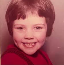 I started DeeWhy primary school in 1952 my first teacher was Miss Welfare  then Miss Begg then Miss Glastonbury then Miss Mathewson, then Miss Hall  then Mrs Ratnick And last of all