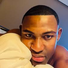 Aprè lapolis fin krabinen Gesner Militan yo tounen Devan ladwann yo sal  tout biwo a ak grafiti,e yo sèmante yap dechouke direktè Julecene.