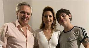 Jun 01, 2021 · fabiola yáñez tenía hasta aquí la gran virtud de que sonreía y casi no hablaba. El Tierno Retrato Familiar De Fabiola Yanez En La Quinta De Olivos