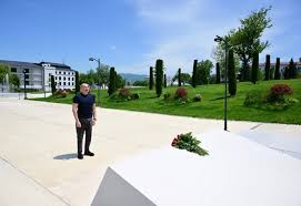 President Ilham Aliyev lays flowers in front of Victory Arch in Khankendi city