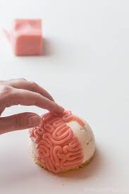 Cervelles De Zombies Vanille Fraise Dessert Pour Halloween Recette Dessert Halloween Gateau Halloween Facile Cuisine Halloween