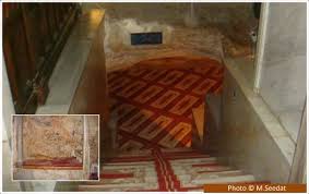 Historians believe that prophet ibrahim, peace and he recognized the sight but nothing was built. Underneath The Dome Of The Rock The Main Picture Above Shows The Stairways Leading Down To The Small Cave Underneath The Dome Of Dome Of The Rock The Rock Dome
