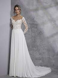 O rochie deosebita cu manecute scurte si corset brodat manual cu mii de margele fimo transparente si cristale swarovski elements biconice. Rochii De Mireasa Ieftine Rochii Mirese Simple Rochii De Mireasa Iasi