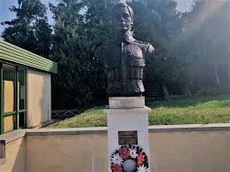 Construit chiar pe locul bătăliei de la mărășești, pe marginea actualului drum e85, piatra de temelie fiind pusă în anul 1923. Mausoleul MÄƒrÄƒÈ™eÈ™ti Simbol Al Eroismului Din Primul RÄƒzboi Mondial