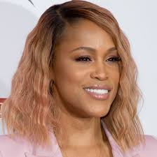Shaggy haircuts are a wonderful look for any women who don't have chestnut with auburn #chestnuthair ❤ want to find some chestnut hair color ideas? 12 Hair Color Ideas For Dark Skin Hair Colors For Black Women