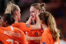 Jun 16, 2021 · with midfielder jill roord and defender ruby mace having already departed, both danielle van de donk and vivianne miedema have been linked with lyon, with the latter also reportedly interesting. Emotionele Avond Voor Winnende Leeuwinnen Oranje Leeuwinnen Ad Nl