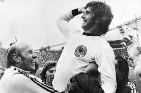 In unserem nachrichtenticker können sie live die neuesten eilmeldungen auf deutsch von portalen, zeitungen, magazinen und blogs lesen sowie nach älteren meldungen suchen. Gerd Muller Wird 70 Tore Titel Triumphe Und Tragodien Fussball Stuttgarter Nachrichten