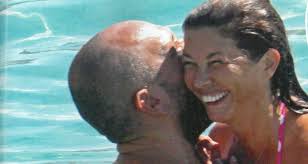 Η σοφία αλιμπέρτη με τον γιο της, μιχαήλ. Sofia Alimperth H Epityxia Sta 80s To Flert Ston Pario To Asxhmo Diazygio Kai H Aposyrsh Ap Th Dhmosiothta