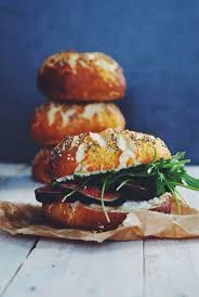 Bagel Chevre Figues Miel Et Roquette Meg Cook Recettes De Cuisine Recette Cuisine Vegetarienne