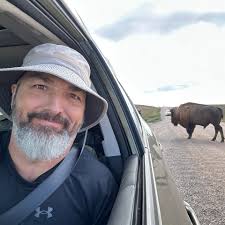 What are the trail conditions for hiking between Celeste and Wolfe City?